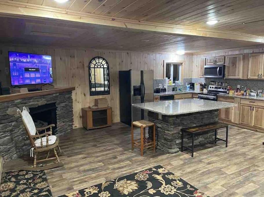 Crestview-spectacular 3 Bed 3 Bath 5 Min To Slopes *